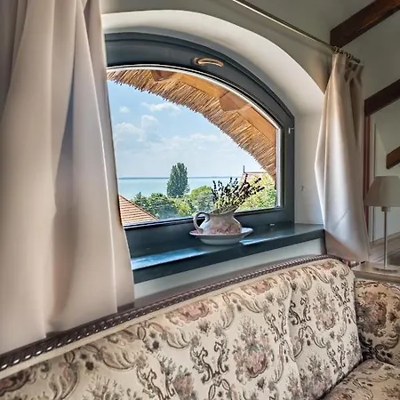 Cselling Udvarhaz Guest house *