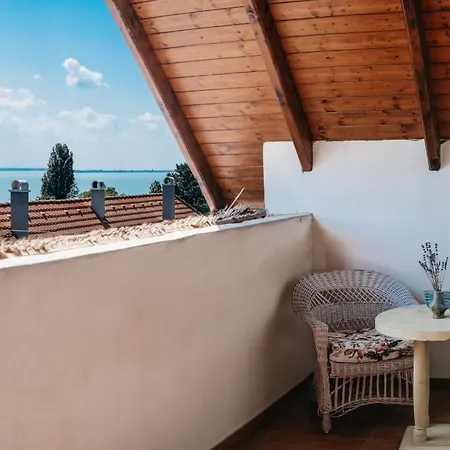 Cselling Udvarhaz Guest house *